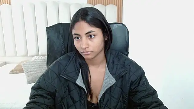 shaneelle stripchat live cam model