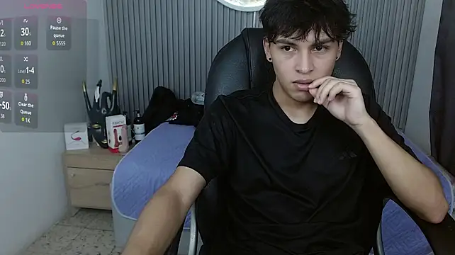 StiwenTwink stripchat live cam model