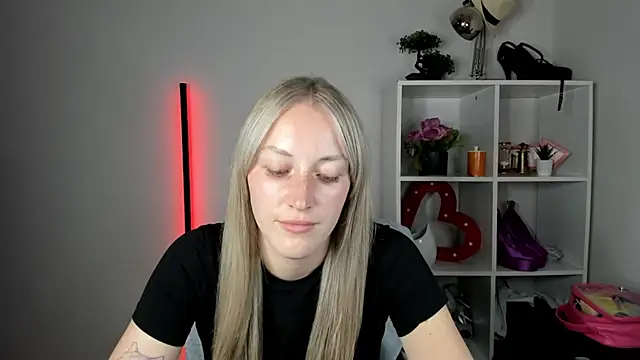 EvelynBlond stripchat live cam model