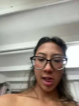 StefanyLuxe_18 stripchat live cam model