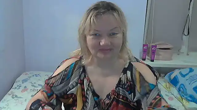 Lusi-777 stripchat live cam model