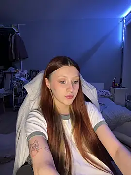 Uniarten stripchat live cam model