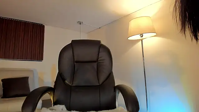 Maaiitee stripchat live cam model