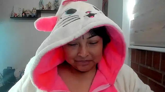 Shaddycute_ stripchat live cam model