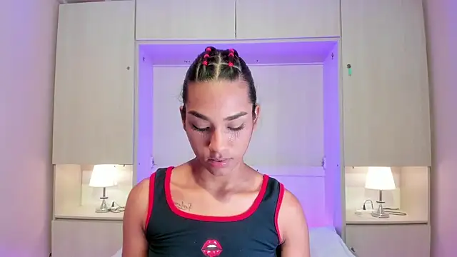 AnahiCollins stripchat live cam model