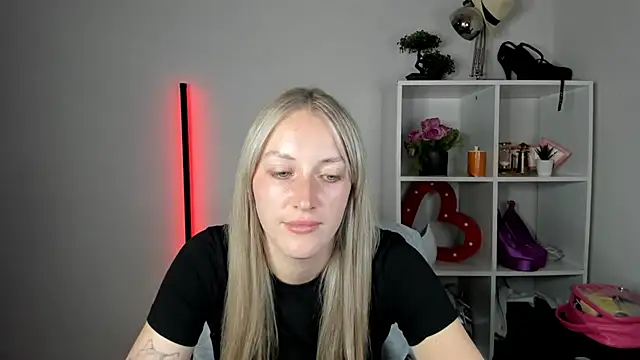 EvelynBlond stripchat live cam model