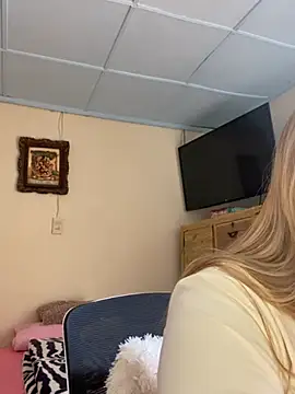 _BellaSmith_ stripchat live cam model