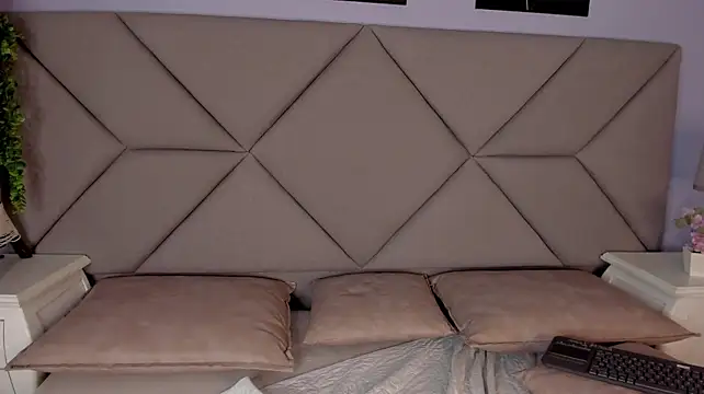 SeleneLight stripchat live cam model