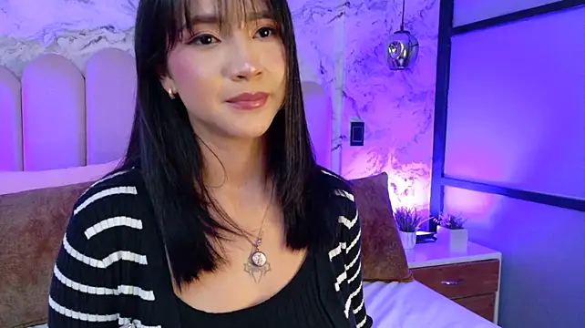 SarahyAmada stripchat live cam model