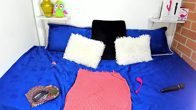 rukminilatin stripchat live cam model