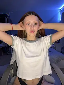 Uniarten stripchat live cam model