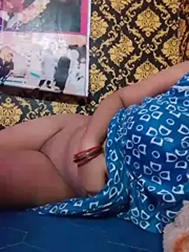 Divyaa-88 stripchat live cam model