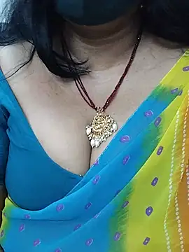 priya_anu stripchat live cam model