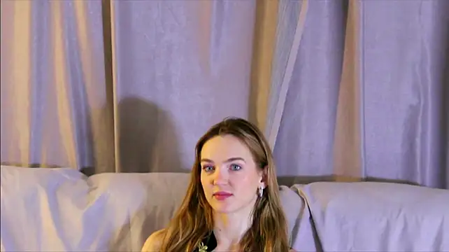 MarielRoloson stripchat live cam model