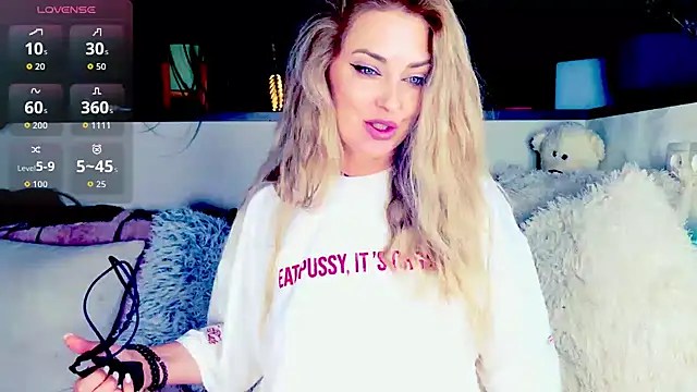 _JuliaSpace_ stripchat live cam model