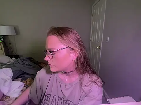 pusspuss777 stripchat live cam model