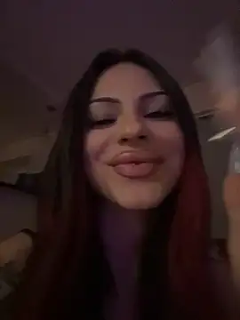 DollyRuby stripchat live cam model