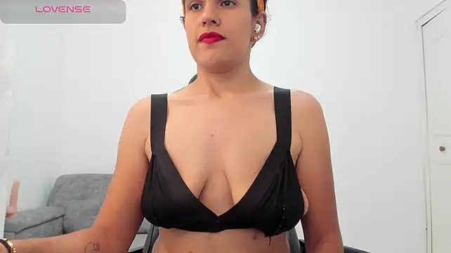 natalia_curvy1 stripchat live cam model