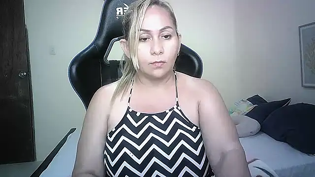mariana0x stripchat live cam model