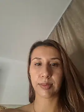 EmelyGlory stripchat live cam model