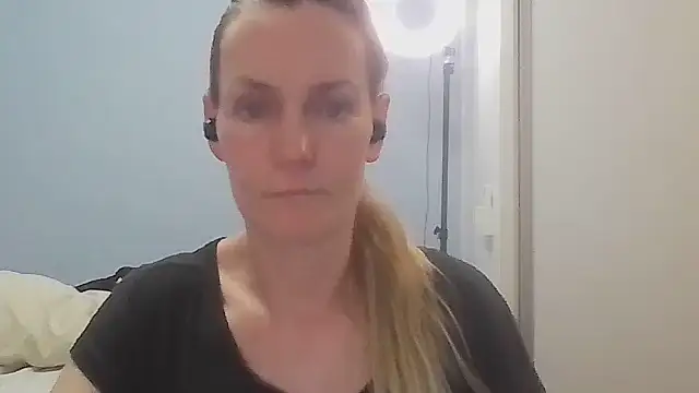 Annylove1 stripchat live cam model