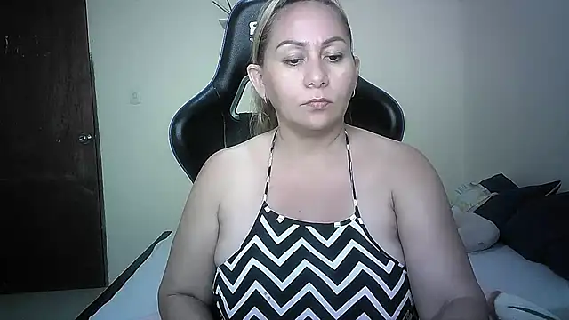 mariana0x stripchat live cam model