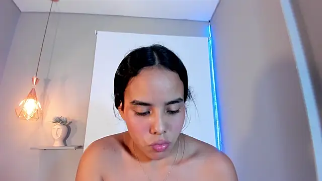 Roxy_Stonee stripchat live cam model