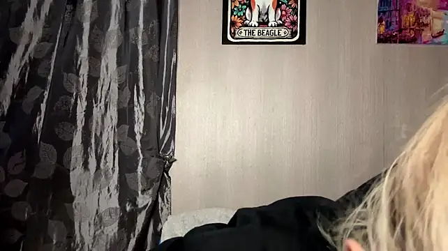 JaneePeressini stripchat live cam model