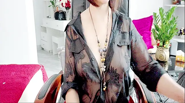 Miu-Le stripchat live cam model
