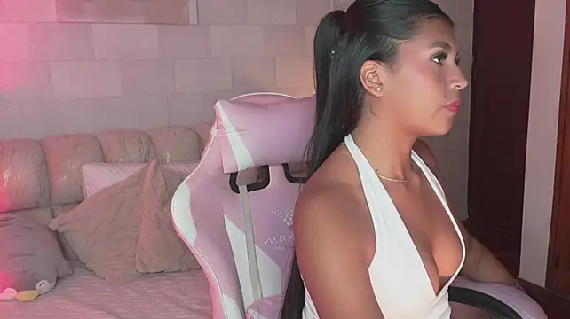 Naomi-Gray stripchat live cam model