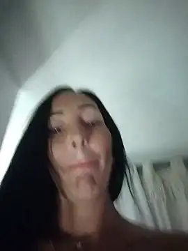 BruneFatal stripchat live cam model