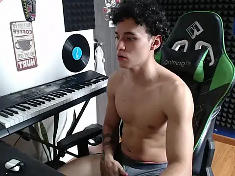 Gymbro42 stripchat live cam model