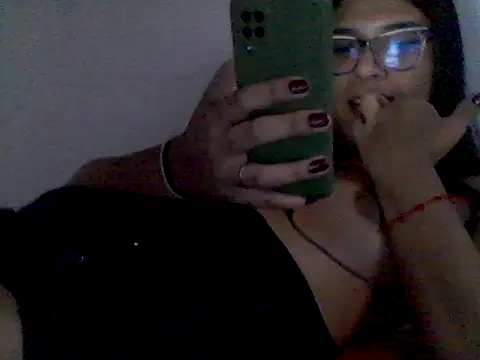 _bahya stripchat live cam model