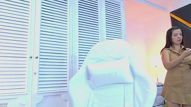 Adel_Nesbiit stripchat live cam model