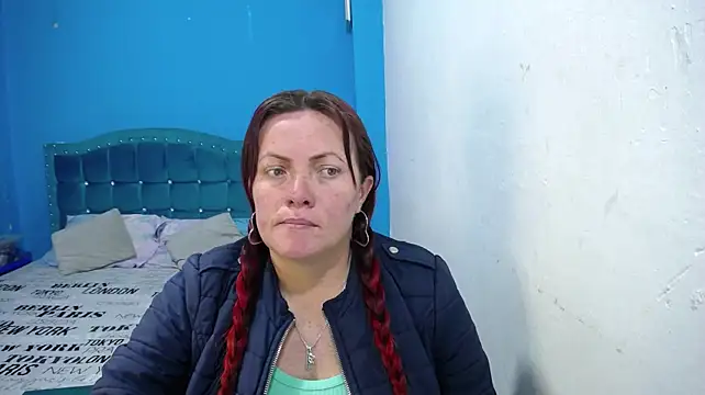 carolinhe26 stripchat live cam model