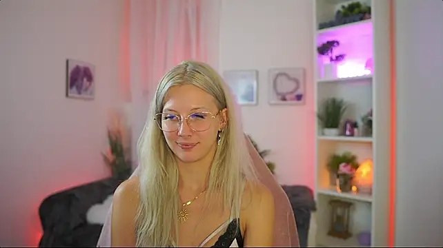 EmilySwann_ stripchat live cam model