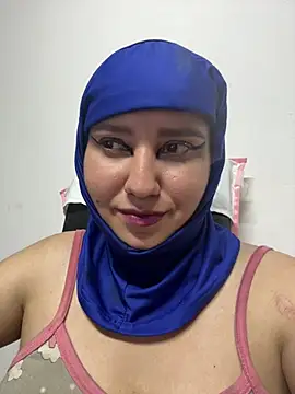 Nahannaahia stripchat live cam model