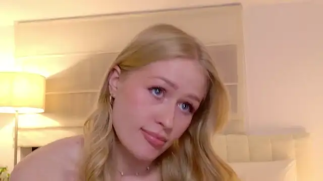 JuliaJaee stripchat live cam model