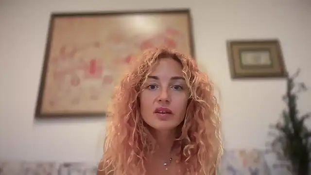 Reddgiirl stripchat live cam model