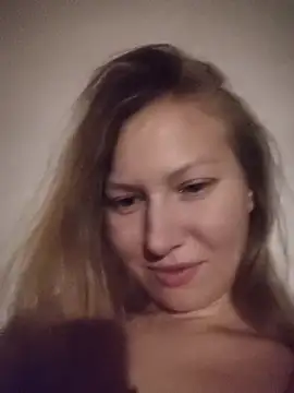 August_Shine stripchat live cam model