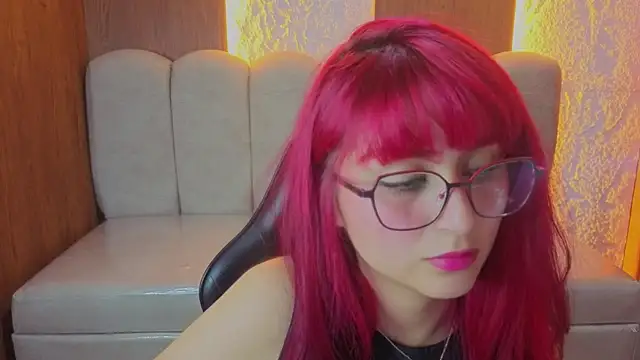 Queen_Red_v stripchat live cam model