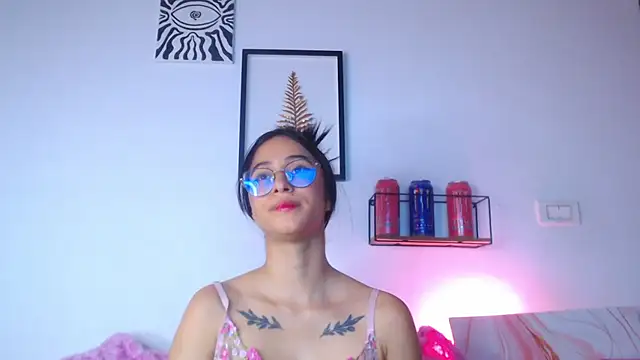 luna_blossom_ stripchat live cam model