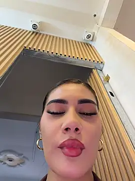 clarachanelricek stripchat live cam model