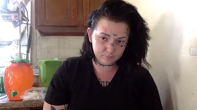 CurvyTrans2002 stripchat live cam model