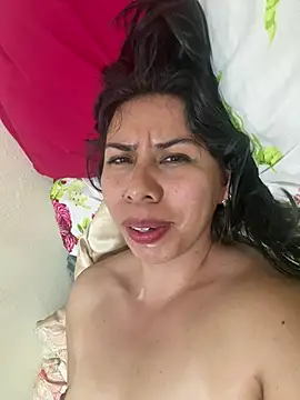 Loresquirt stripchat live cam model