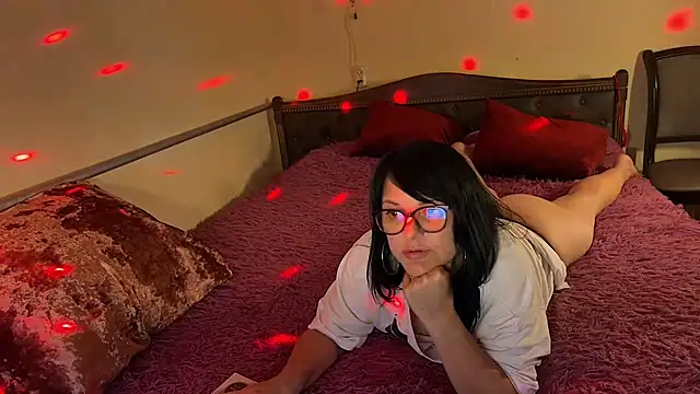 OxiGold stripchat live cam model