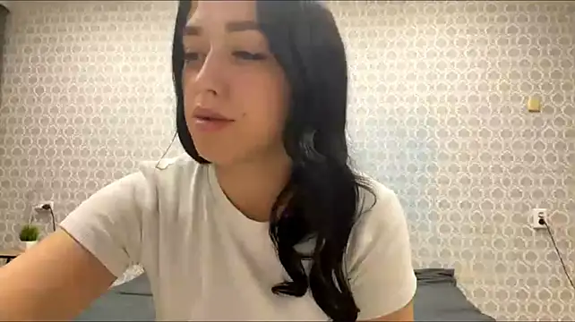 VioIetKesby stripchat live cam model