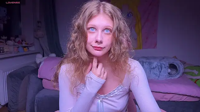 SweetyKiki stripchat live cam model