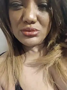 Indianpleasure300 stripchat live cam model