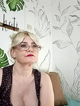 Catty_Lady stripchat live cam model